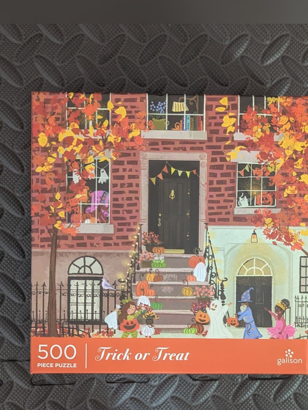 NEW 500 Piece GalisonPuzzle - Trick or Treat